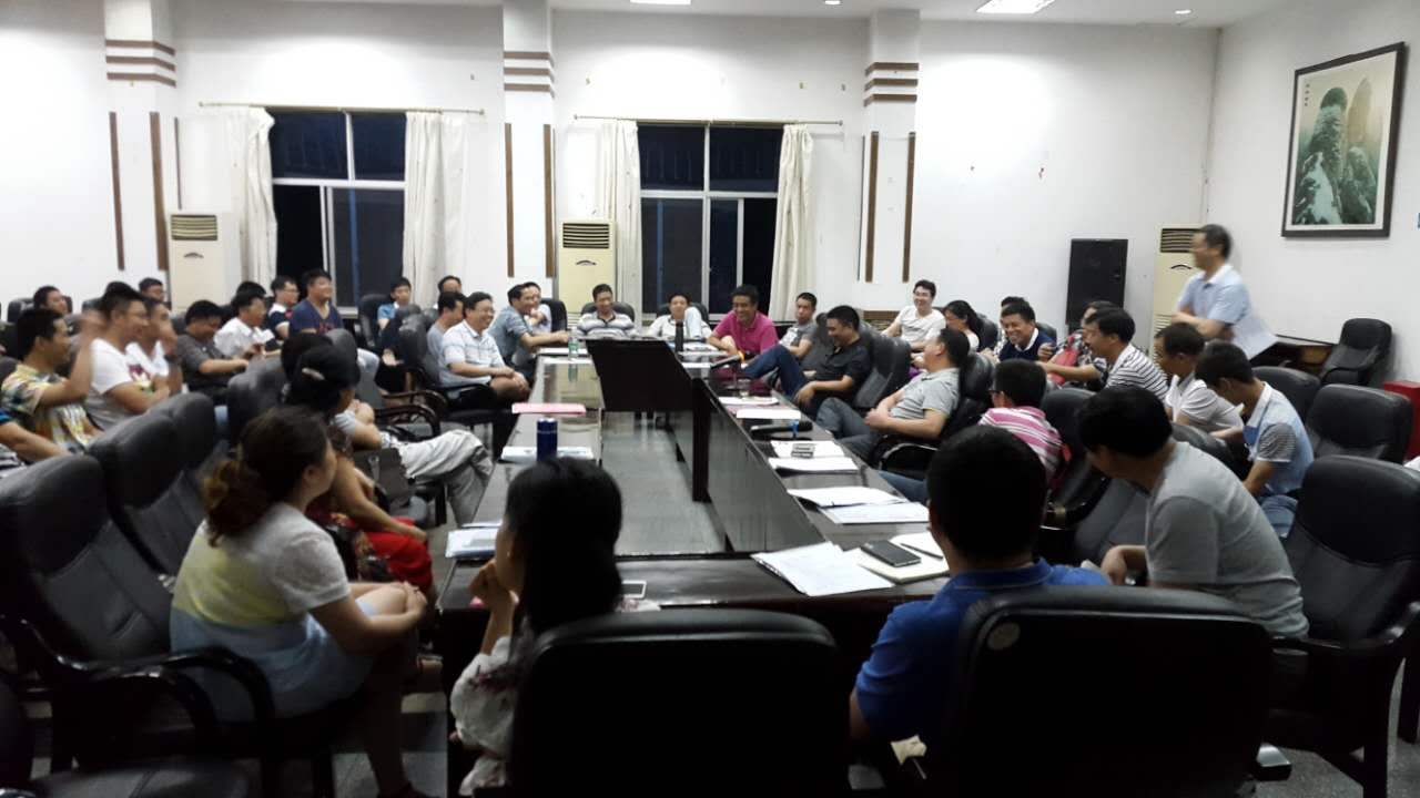 全體業(yè)務人員就如何提升教育服務質量等議題熱烈討論